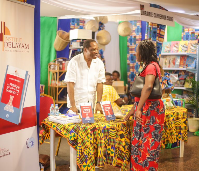 Dédicace au stand de la librairie SILOE